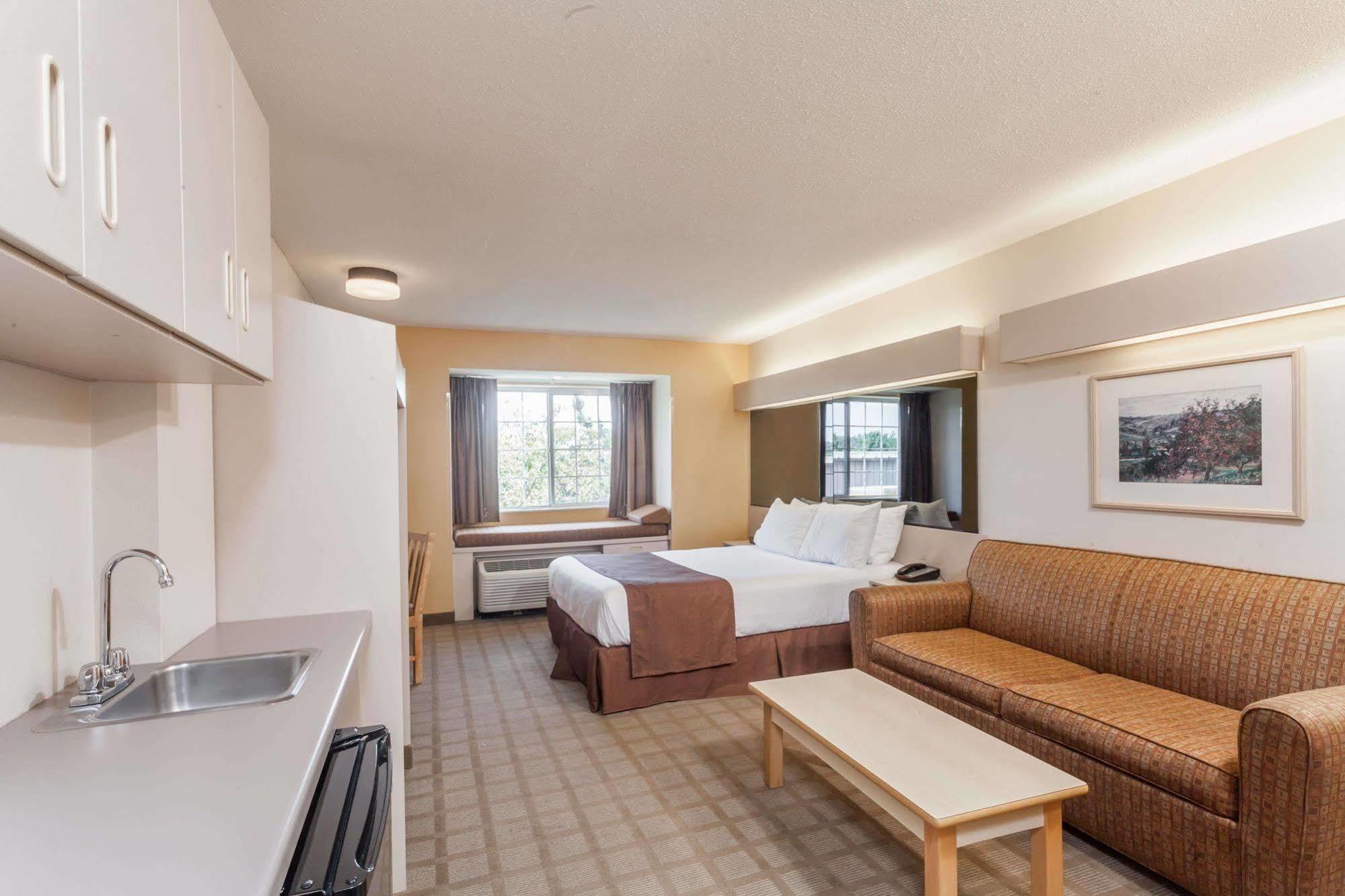 Microtel Inn & Suites By Wyndham Nashville Bagian luar foto